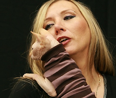 Monika Michniew (autorka) ze swoim podopiecznym sfinksem kanadyjskim